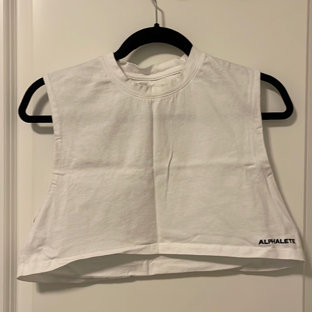 Women’s crop muscle tank